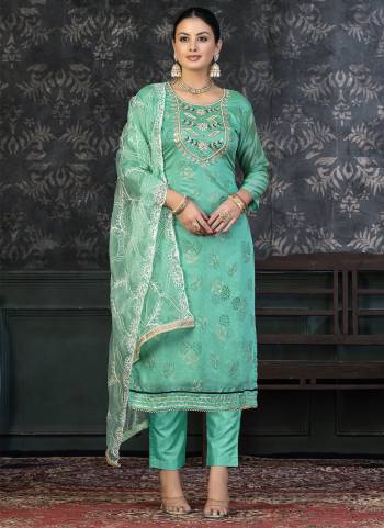 Attrective Looking These Suit in Fine Colored Pair With Bottom And Dupatta.