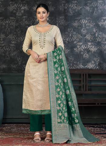 Attrective Looking These Suit in Fine Colored Pair With Bottom And Dupatta.