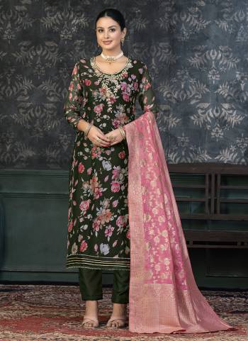 Attrective Looking These Suit in Fine Colored Pair With Bottom And Dupatta.