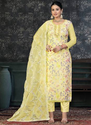 Attrective Looking These Suit in Fine Colored Pair With Bottom And Dupatta.