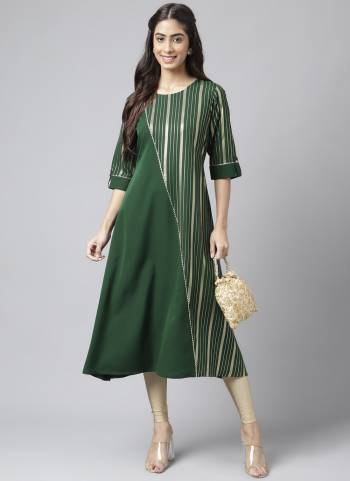 Grab These Beautiful Looking Readymade Kurti.These Kurti is Fabricated On Crepe.Its Beautified With Designer Floral Printed.