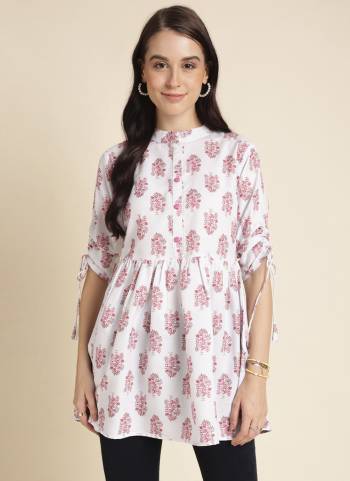 Atrective These Beautiful Looking Readymade Kurti.These Kurti is Fabricated On Poly Rayon.Its Beautified With Designer Digital Floral Printed.