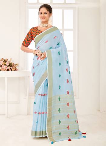 Garb These Party Wear Saree in Fine Colored.These Saree And Blouse is Fabricated On Linen.Its Beautified With Weavon Thread Designer.