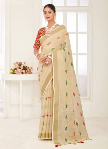 Garb These Party Wear Saree in Fine Colored.These Saree And Blouse is Fabricated On Linen.Its Beautified With Weavon Thread Designer.