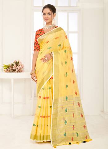 Garb These Party Wear Saree in Fine Colored.These Saree And Blouse is Fabricated On Linen.Its Beautified With Weavon Thread Designer.