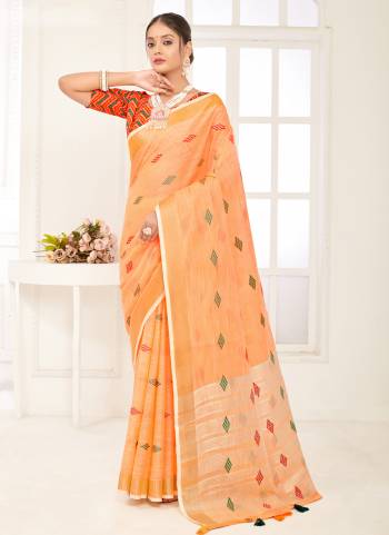 Garb These Party Wear Saree in Fine Colored.These Saree And Blouse is Fabricated On Linen.Its Beautified With Weavon Thread Designer.