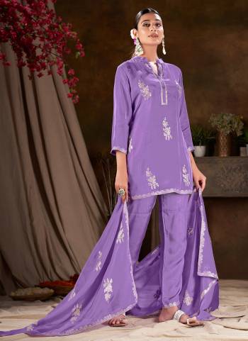 Attrective These Beautiful Looking Readymade Suits.These Top And Dupatta Are Viscose And Bottom Are Viscose Fabricated.Its Beautified With Wevon Jacquard Butta Disigner.