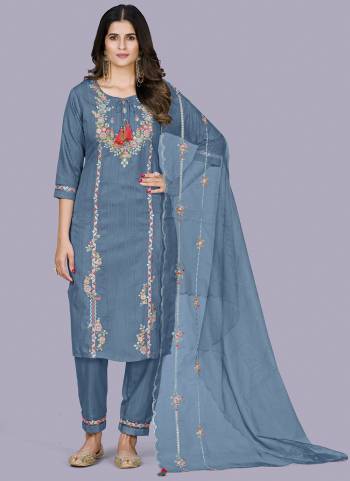 Grab These Readymade Suit in Fine Colored Pair With Bottom And Dupatta.These Top Are Viscose Rayon And Bottom Are Fabricated On Cotton Blend Pair With Organza Dupatta.Its Beautified With Heavy Designer Embroidery Work.