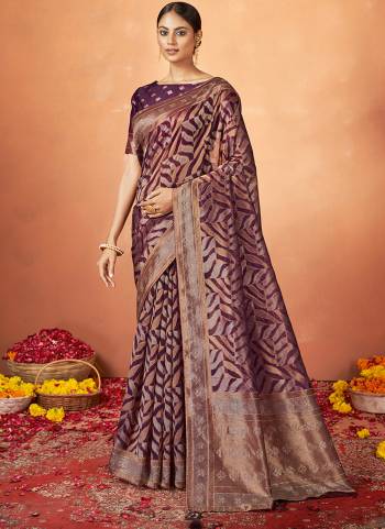 Look Attrective These Designer Party Wear Saree in Fine Light Colored.These Saree Are Organza Silk And Blouse Silk Crepe is Fabricated.Its Beautified Wevon Jacquard Designer With Embroidery Work.