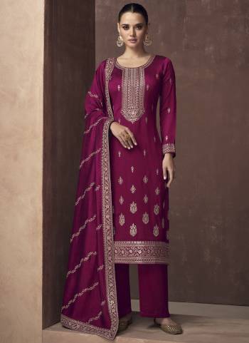 Garb These Designer Suits in Fine Colored Pair With Dupatta.These Top Are Silk And Dupatta Are Fabricated On Silk Pair With Silk Bottom.Its Beautified With Heavy Designer Embroidery Work.