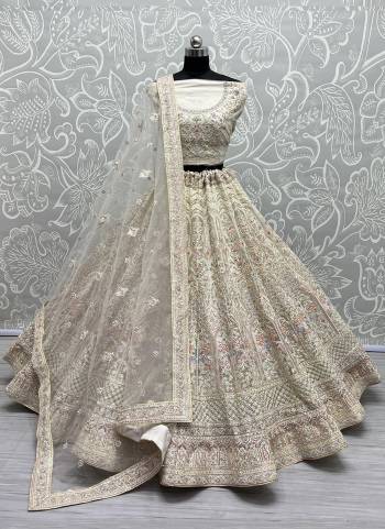 For A Fancy Designer Look,Grab These Lehenga Choli With Dupatta in Fine Colored.These Lehenga And Choli Are Net And Dupatta Are Fabricated On Soft Net Pair.Its Beautified With Designer Sequance,Thread,Dori Embroidery, Diamond Work.