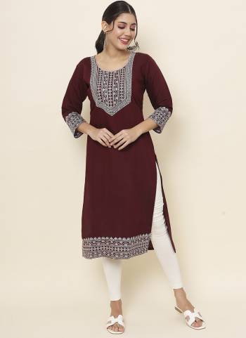 Grab These Beautiful Looking Readymade Long Kurti.These Kurti is Fabricated On Cotton.Its Beautified With Designer Embroidery Work.