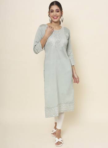 Grab These Beautiful Looking Readymade Long Kurti.These Kurti is Fabricated On Cotton.Its Beautified With Designer Embroidery Work.