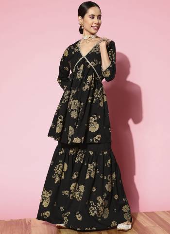 Grab These Beautiful Designer Readymade Kurti With Bottom.These Kurti And Bottom is Fabricated On Crepe.Its Beautified With Designer Printed.