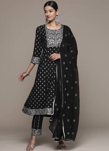 Grab These Beautiful Designer Readymade Suits.These Top And Bottom is Fabricated On Crepe And Chiffon Dupatta.Its Beautified With Designer Foil Printed.