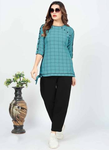 Attrective These Beautiful Looking Readymade Short Kurti.These Kurti is Fabricated On Cotton.Its Beautified With Wevon Lining Designer Hand Work.