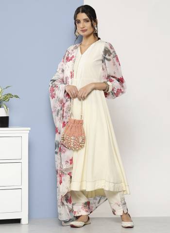 Grab These Beautiful Looking Readymade Suits.These Top And Bottom is Crepe Fabricated On Georgette Dupatta.Its Beautified With Solid Designer.