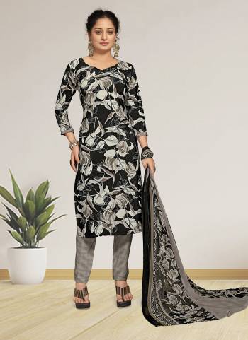 Attrective These Suit in Fine Colored Pair With Bottom And Dupatta.These Top Are Italian Crepe And Dupatta Are Fabricated On Georgette Pair With Italian Crepe Bottom.Its Beautified With Designer Digital Printed.