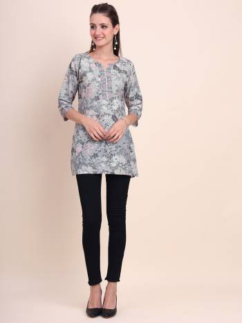 Garb These Beautiful Looking Readymade Kurti.These Kurti is Fabricated On Cotton.Its Beautified With Designer Digital Printed.