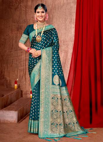 Garb These Party Wear Saree in Fine Colored.These Saree And Blouse is Fabricated On Banarasi Silk.Its Beautified With Weavon Jari Designer.