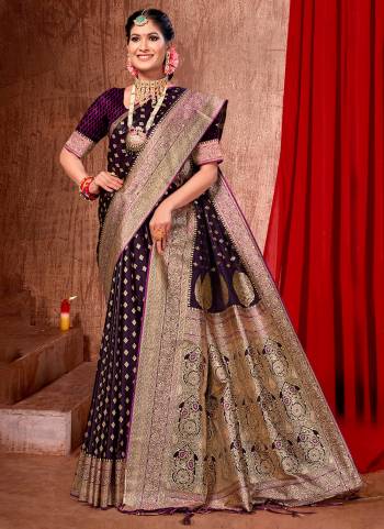 Garb These Party Wear Saree in Fine Colored.These Saree And Blouse is Fabricated On Banarasi Silk.Its Beautified With Weavon Jari Designer.