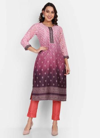 Grab These Beautiful Looking Readymade Long Kurti.These Kurti is Fabricated On Cotton Silk.Its Beautified With Designer Printed.