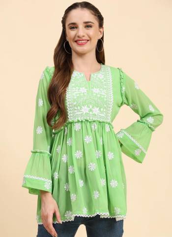 Grab These Beautiful Looking Readymade Short Kurti.These Kurti is Fabricated On Georgette.Its Beautified With Designer Embroidery Work.