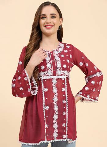 Grab These Beautiful Looking Readymade Short Kurti.These Kurti is Fabricated On Georgette.Its Beautified With Designer Embroidery Work.