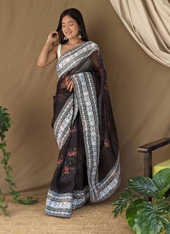 Attrective Looking These Party Wear Saree in Fine Colored.These Saree Are Organza And Blouse is Fabricated On Satin Banglori.Its Beautified With Designer Embroidery Work.