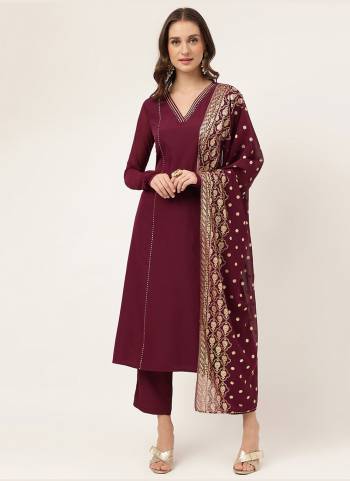 Garb These Beautiful Looking Readymade Suits.These Top And Bottom Are Crpe And Dupatta Are Georgette Fabricated.Its Beautified With Solid,Disigner Printed.