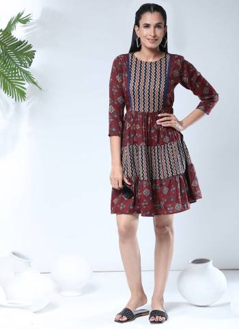 Grab These Beautiful Looking Readymade Long Kurti.These Kurti is Fabricated On Cotton.Its Beautified With Designer Printrd.