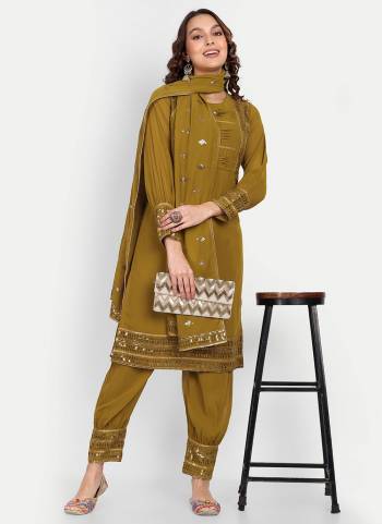 Attrective These Beautiful Looking Readymade Suits.These Top Are Georgette And Botton is Fabricated On Georgette And Dupatta Are Georgette.Its Beautified With Designer Embroidery Work.