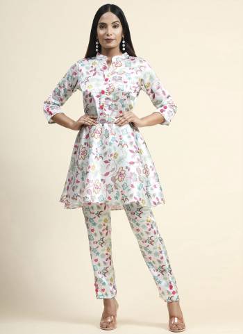 Attrective These Beautiful Looking Readymade Kurti With Bottom.These Kurti And Botton is Fabricated On Muslin.Its Beautified With Designer Printed With Hand Work.