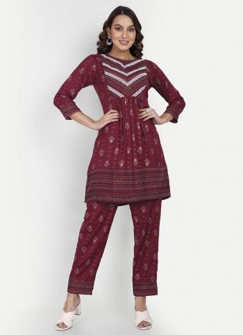 Attrective These Beautiful Looking Readymade Kurti With Bottom.These Kurti And Botton is Fabricated On Viscose.Its Beautified With Designer Printed With Hand Work.