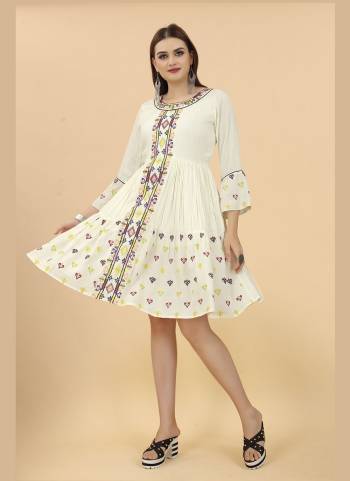 Attrective Looking These Beautiful Looking Readymade Kurti.These Kurti is Fabricated On Viscoce Rayon.Its Beautified With Designer Embroidery Work.