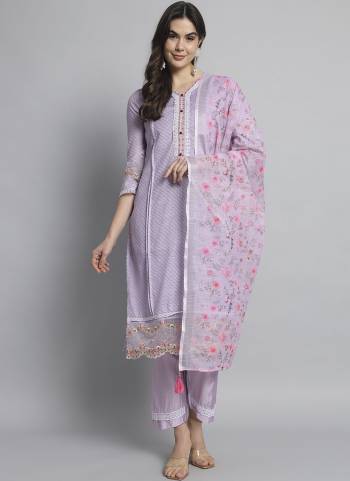 Grab These Readymade Suit in Fine Colored Pair With Bottom And Dupatta.These Top And Dupatta Are Fabricated On Linen Cotton Pair With Rayon Bottom.Its Beautified With Designer Printed With Embroidery Work.