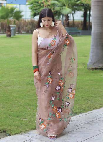 Attrective Looking These Party Wear Saree in Fine Colored.These Saree Are Organza And Blouse is Fabricated On Art Silk.Its Beautified With Designer Hand Print Work With Arco Cut Work.