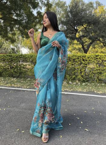 Attrective Looking These Party Wear Saree in Fine Colored.These Saree Are Organza And Blouse is Fabricated On Art Silk.Its Beautified With Designer Floral Hand Work,Lace Border.