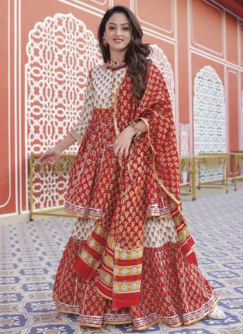 Grab This Readymade Suits In Fine Color Top And Bottom Are Rayon And Dupatta Are Rayon Fabricated Beautified With Printed Designer. It Is Light In Weight And Easy To Carry All Day Long. 