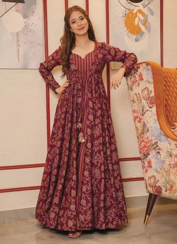 Attrective Looking These Beautiful Looking Readymade Long Gown With Shrug.These Gown Are Muslin And Shrug Muslin Fabricated .Its Beautified With Designer Digital Printed.