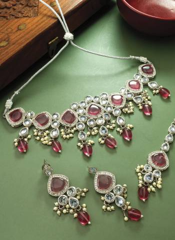 Grab These Beautifil Multy Colored Necklace.These Necklace is Come Alloy Material And Beautified With Kundan And Stone Work.