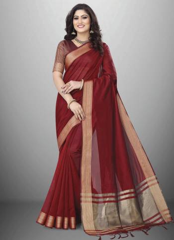 Garb These Party Wear Saree in Fine Colored.These Saree And Blouse is Cotton Orgaza Fabricated.Its Beautified With Wevon Chit Pallu Border Designer.