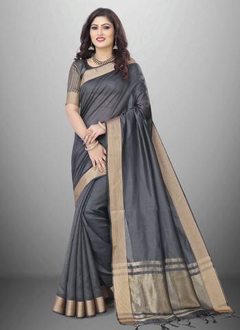 Garb These Party Wear Saree in Fine Colored.These Saree And Blouse is Cotton Orgaza Fabricated.Its Beautified With Wevon Chit Pallu Border Designer.