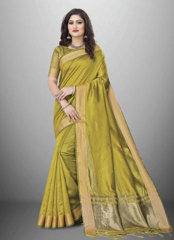 Garb These Party Wear Saree in Fine Colored.These Saree And Blouse is Cotton Orgaza Fabricated.Its Beautified With Wevon Chit Pallu Border Designer.