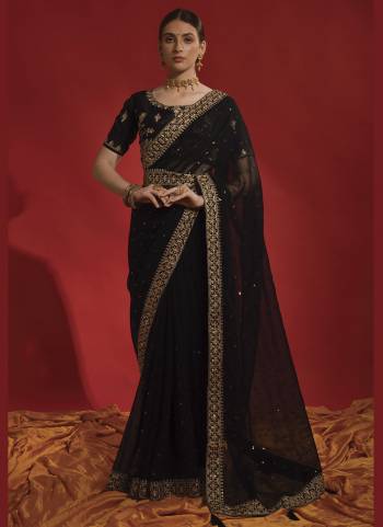 Attrective Look These Saree in Fine Colored.These Saree Are Georgette And Blouse is Mono Banglori Fabricated.Its Beautified With Designer Codding,Sequance Embroidery Work.