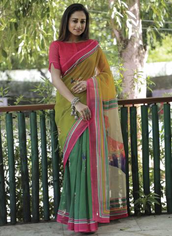 Attrective These Fastival Wear Saree in Fine Colored.These Saree And Blouse is Fabricated On Linen.Its Beautified With Designer Digital Printed.