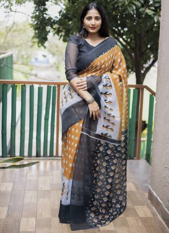 Attrective These Fastival Wear Saree in Fine Colored.These Saree And Blouse is Fabricated On Linen.Its Beautified With Designer Digital Printed.