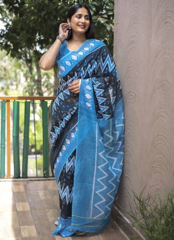 Attrective These Fastival Wear Saree in Fine Colored.These Saree And Blouse is Fabricated On Linen.Its Beautified With Designer Digital Printed.