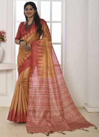 Garb These Festive Wear Saree in Fine Colored.These Saree And Blouse is Fabricated On Soft Tussar Silk.Its Beautified With Designer Temple Printed.