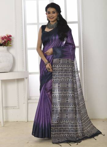 Garb These Festive Wear Saree in Fine Colored.These Saree And Blouse is Fabricated On Soft Tussar Silk.Its Beautified With Designer Temple Printed.